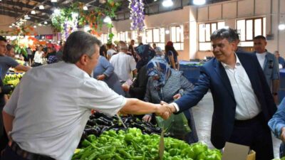 Söğüt Belediye Başkanı Ferhat Durgut, Kapalı Pazaryeri’nde esnaf ve vatandaşlarla