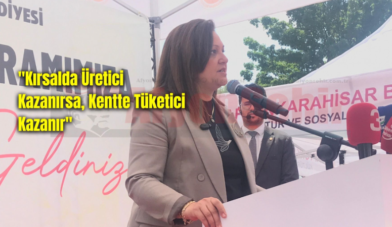 Afyonkarahisar Belediye Başkanı Burcu Köksal, kentte düzenlenen fide dağıtım programında