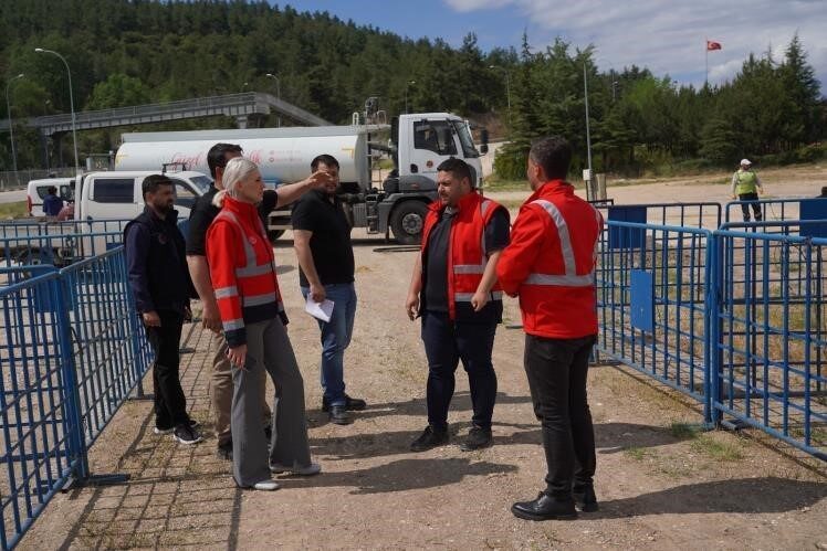 Bilecik Belediye Başkanı Melek Mızrak Subaşı, Osmangazi (TOKİ) Mahallesi girişinde