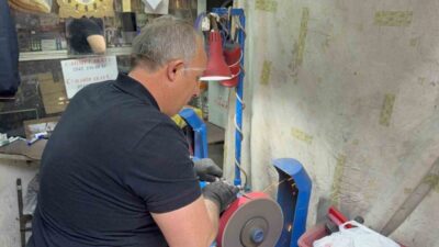 Yaklaşan Kurban Bayramı öncesi bıçak satıcılarında yoğunluk yaşanmaya başlarken, vatandaşların