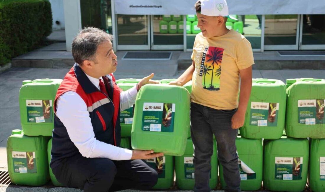 Çiftçilere ’Hümik Asit’ dağıtıldı TKİ-HÜMAS Örnek Uygulamalarıyla Organik Toprak Düzenleyicisi Kullanımının Yaygınlaştırılması” projesi çerçevesinde
