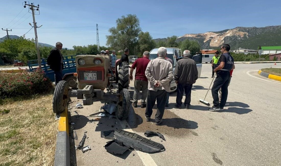 Eğirdir’de traktör ile otomobil çarpıştı: 3 yaralı Isparta’nın Eğirdir ilçesinde otomobil ile traktörün çarpışması sonucu meydana gelen