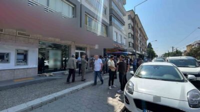 Eskişehir’de, pompalı tüfekle bir banka şubesine giren şüpheli, polis ekiplerince