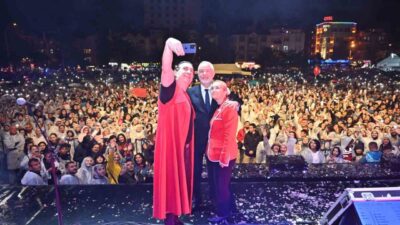 ISPARTA (İHA) Uluslararası Isparta Gül Festivalinin 2.günü de çeşitli etkinliklerle