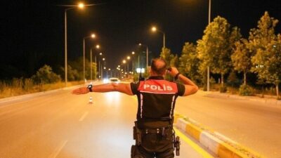 Isparta’da iki farklı noktada yapılan 1 saatlik asayiş uygulamasında 107