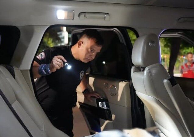 Isparta’da gece yapılan denetimde kurusıkı tabanca ele geçirildi Isparta’da gece saatlerinde yapılan trafik ve asayiş uygulamasında çok sayıda