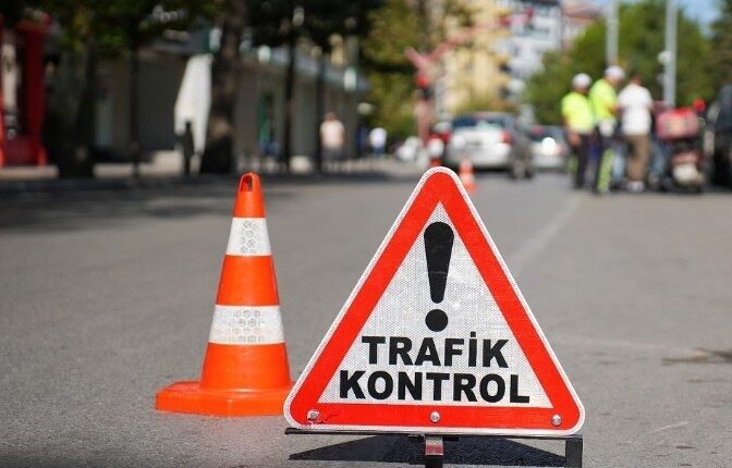 Isparta-Konya Karayolu’nda gerçekleştirilen dron destekli trafik denetiminde hatalı sollama yapan