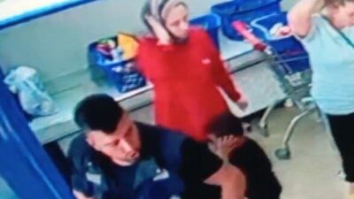 Eskişehir’de bir markette eşiyle tartışan kadınının başörtüsünden tutup defalarca yere