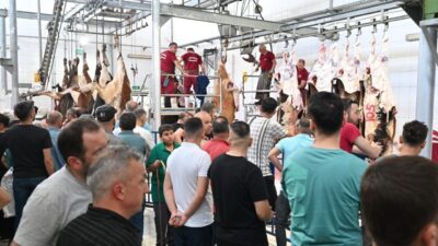Isparta Belediyesi Veteriner İşleri Müdürlüğüne bağlı mezbahada Kurban Bayramı’nın ilk
