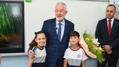 Isparta Belediye Başkanı Şükrü Başdeğirmen, öğrencilerin daveti üzerine Naşide Halil