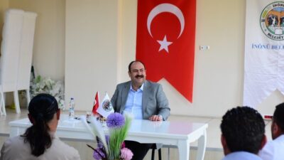 İnönü İlçesine bağlı Oklubalı mahalle sakinleri İnönü Belediye Başkanı Serhat