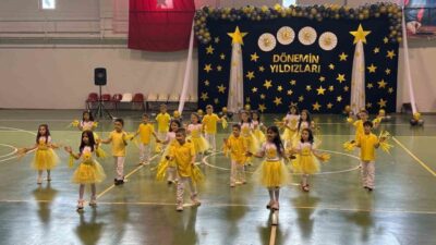 Osmaneli Anaokulunun yıl sonu gösterisi, minik öğrencilerin coşkulu performanslarıyla izleyenlere