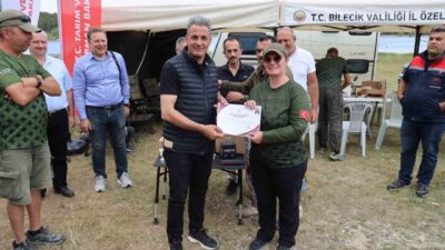 Bilecik Pelitözü Gölpark’ta düzenlenen ’Turna Balık Avı Yarışması’ katılımcılardan büyük