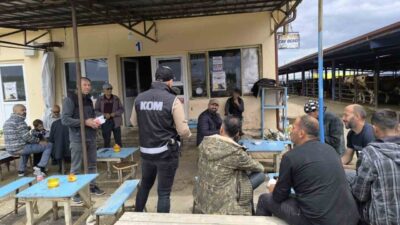 Afyonkarahisar’da polis ekipleri alışverişlerin hızlandığı canlı hayvan pazarlarında broşür dağıtarak