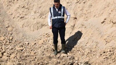 Bilecik’in Söğüt ilçesinde, TOKİ inşaatına ait hafriyatın zemine aşırı yüklenmesi