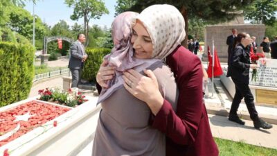 Afyonkarahisar’da gerçekleştirilen bayramlaşma programında Vali Doç. Dr. Kübra Güran Yiğitbaşı