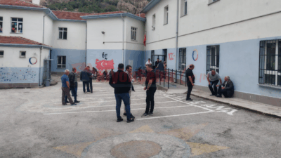 Olucak Mahallesi muhtarlık seçimi için heyecanlı bekleyiş sürüyor.