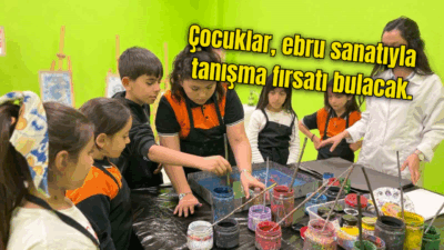 Afyonkarahisar Belediyesi tarafından düzenlenen ebru atölyesi, çocukları geleneksel sanatla buluşturmayı