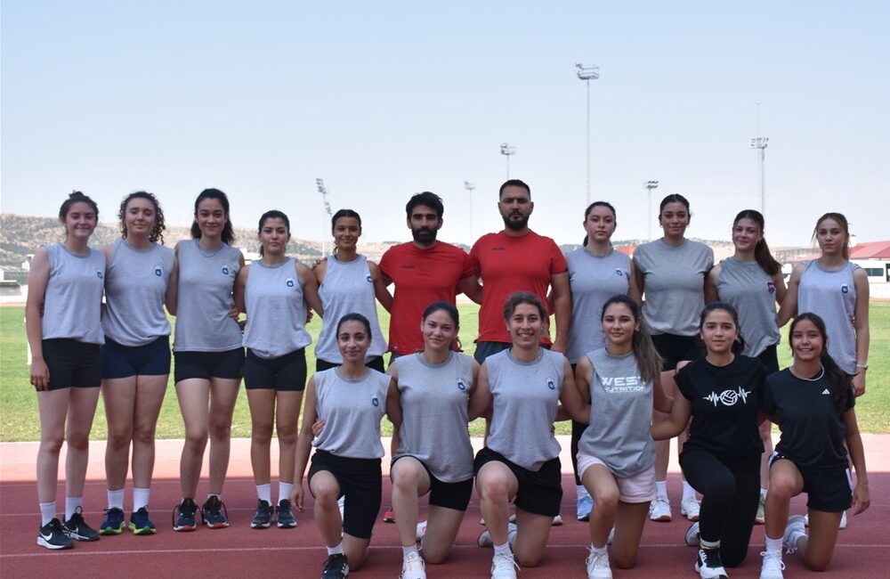 Afyon Belediye Yüntaş Kadın Voleybol Takımı 1. Lig hazırlıklarına transferlerle