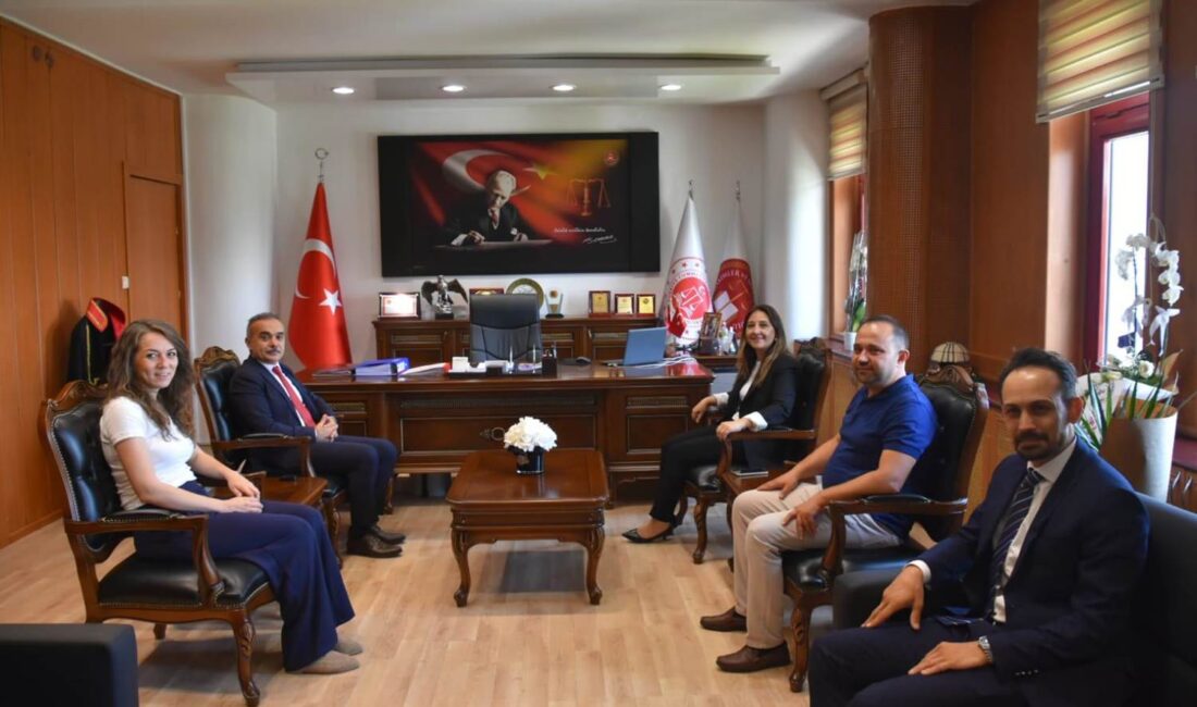 Afyonkarahisar Cumhuriyet Başsavcılığı görevine atanan Mehmet Parlak’a, Afyonkarahisar Barosu hayırlı