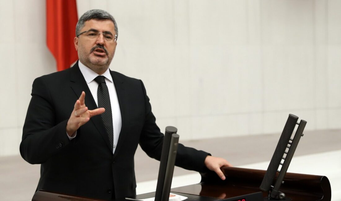 AK Parti Afyonkarahisar Milletvekili Özkaya, Bursa'da çıkan orman yangınını 03