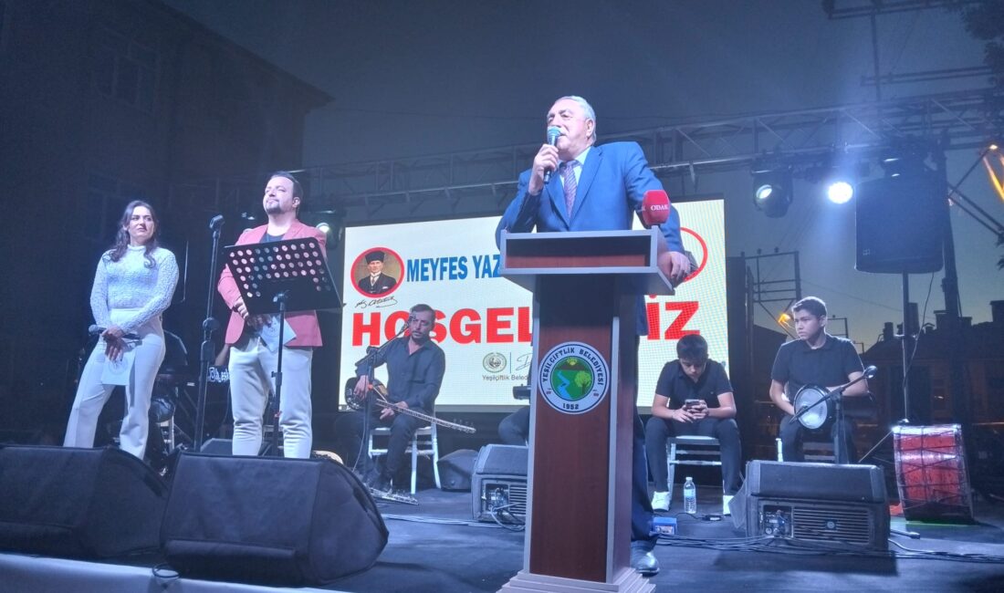 “Yeşilçiftlik’e, büyükşehirlerdeki gibi bir prestij caddesi kazandıracağız” Afyonkarahisar’ın Yeşilçiftlik beldesinde bu yıl 13’üncüsü düzenlenen MEYFES Yaz Festivali,