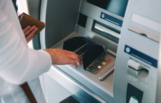 Şifresini güncellemeyen ATM’lerden para çekemeyecek Son zamanlarda artan dolandırıcılık vakalarının önüne geçmek isteyen bankalar, daha