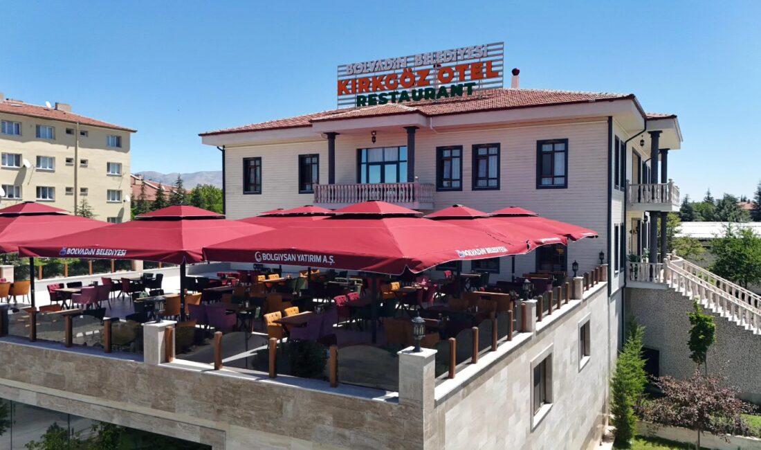 Kırkgöz Otel ve Restoran Terası vatandaşların hizmetine hazır Bolvadin Belediyesi Sosyal Tesisleri’nde yaz sezonu için tüm hazırlıklar tamamlandı,