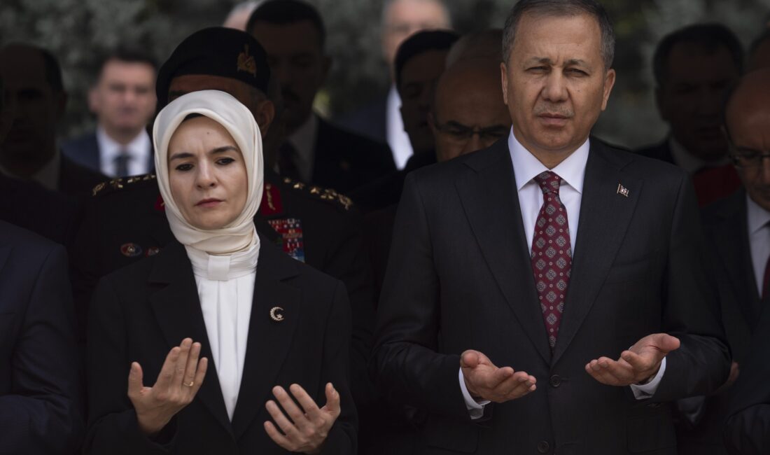 Bakan Göktaş: Tanklardan daha sağlam irade, kurşunlardan daha güçlü vatan sevgisi vardı Aile ve Sosyal Hizmetler Bakanı Mahinur Özdemir Göktaş, İçişleri Bakanı