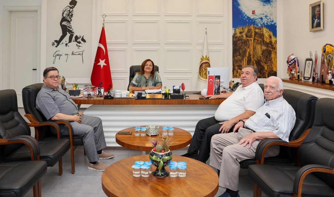 Sandıklı Eski Belediye Başkanı Baştuğ’dan Başkan Köksal’a ziyaret Afyonkarahisar Belediye Başkanı Burcu Köksal, Sandıklı eski Belediye Başkanı Mustafa