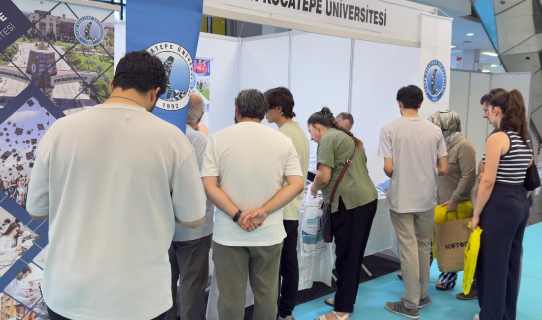 Afyon Kocatepe Üniversitesi (AKÜ), Ankara’da düzenlenen Üniversite Tercih Fuarı’nda öğrencilerle