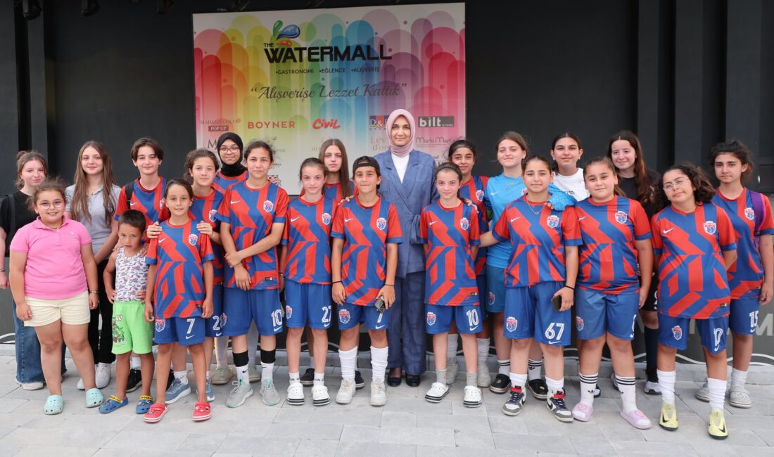 Afyonkarahisar Valisi Doç. Dr. Kübra Güran Yiğitbaşı, futbol müsabakaları için