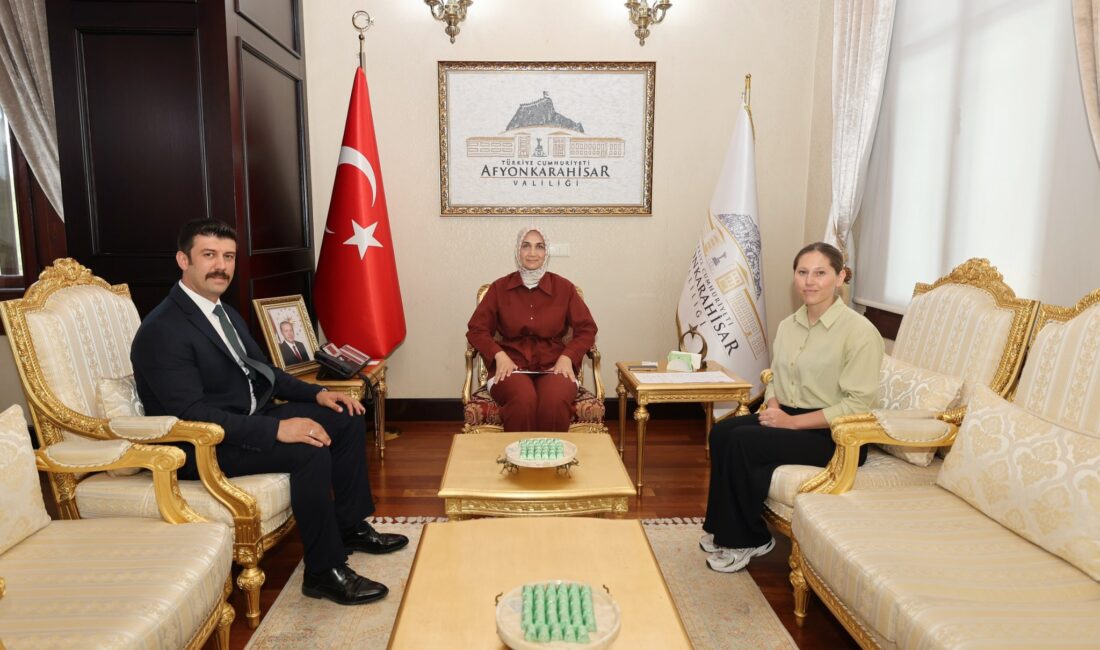 Valilik koruma ekibinde görevli Anıl Bardak ve eşi Özlem Bardak,