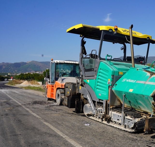 Afyon-Uşak karayolunda yapılan asfaltlama çalışmalarıyla ilgili yapılan açıklamada, Karahisar Köprüsünün