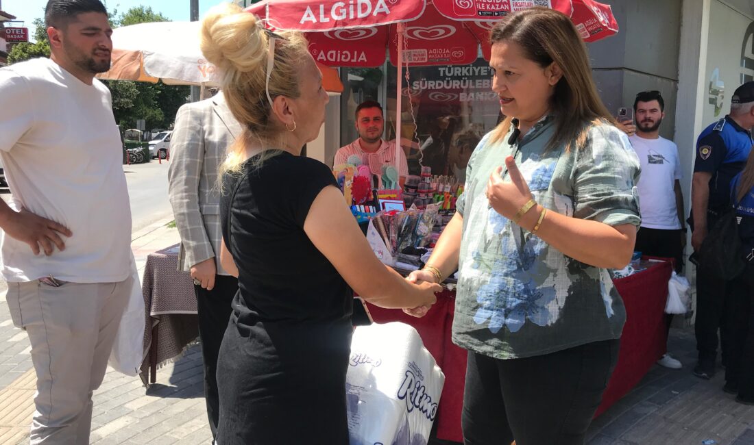 Afyonkarahisar Belediye Başkanı Burcu Köksal, Tuz Pazarı esnafını ziyaret ederek,