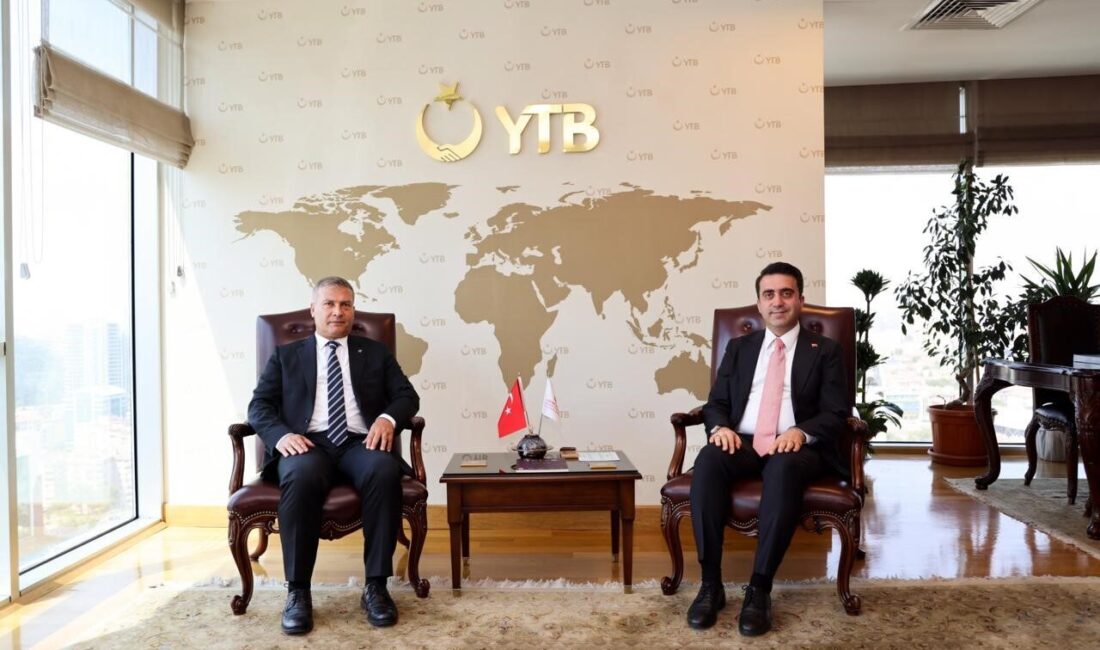 Anadolu Üniversitesi ile YTB arasında Türk Dili ve Kültürü için iş birliği adımı Anadolu Üniversitesi Rektörü Prof. Dr. Yusuf Adıgüzel, Yurtdışı Türkler ve
