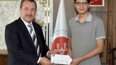 Diyanet İşleri Başkanlığı tarafından düzenlenen ’Umre Ödüllü Gençlik Bilgi Yarışması’nda