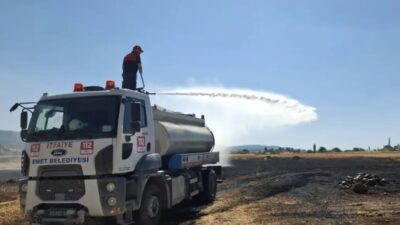 Kütahya’nın Emet ilçesi Aydıncık köyünde biçerdöverden çıkan kıvılcımın ekili alanı
