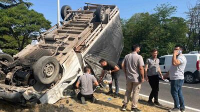 Eskişehir’de kamyonetle, işçi servis otobüsünün çarpışması sonucu meydana gelen trafik