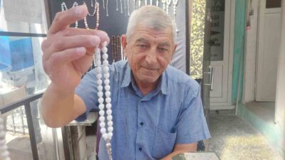 Doğal taş satan Mehmet Çalışkan Dinç, Türkiye’de yalnızca Eskişehir’de çıkarılan