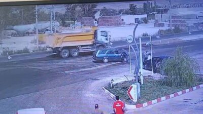 Isparta’nın Şarkikaraağaç ilçesinde iki otomobilin çarpışması sonucu meydana gelen ve