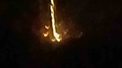 Bilecik’in Pazaryeri ilçesinde gece saatlerinde gökyüzünde beliren gizemli ışık kümesi,