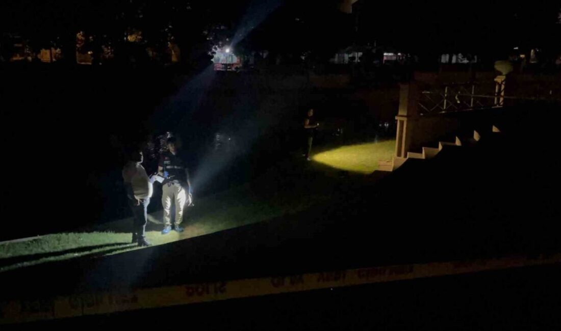 Porsuk kenarında fenalaşan 2 şahıstan biri hayatını kaybetti, diğerinin durumu ağır Eskişehir’de Porsuk Çayı kenarında fenalaşan iki alkollü şahıstan biri hayatını