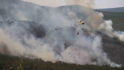 Eskişehir’in Seyitgazi ilçesinde çıkan orman yangını büyümeye devam ediyor. Fethiye