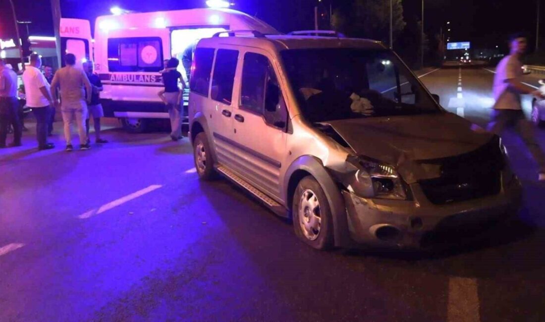 Kütahya’nın Tavşanlı ilçesinde iki otomobilin çarpışması sonucu meydana gelen trafik