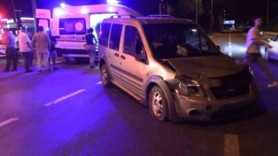 Kütahya’nın Tavşanlı ilçesinde iki otomobilin çarpışması sonucu meydana gelen trafik