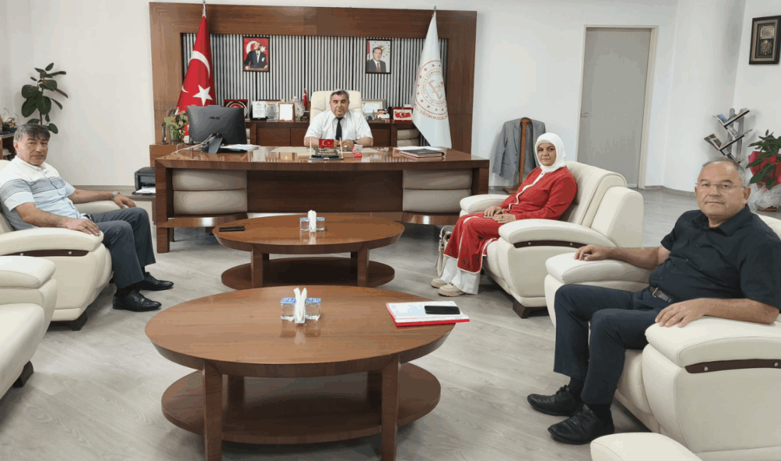 Yunus Emre Mahalle Muhtarı Şule Öztürk ve Yarenler Mahalle Muhtarı