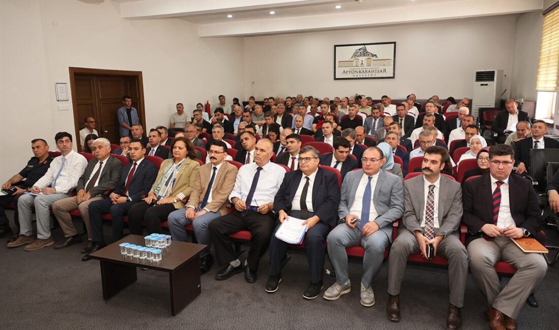 İl Koordinasyon Kurulu Üçüncü Toplantısına başkanlık eden Vali Yardımcısı İhsan