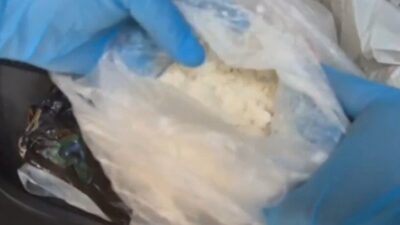 Eskişehir’de polis ekipleri tarafından bir araçta yapılan aramada 1 kilo
