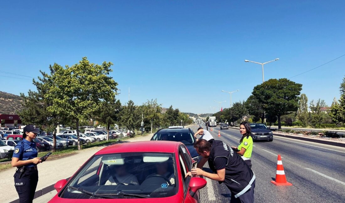 Afyon’da son bir haftada aranan 13 şahıs yakalandı Afyonkarahisar İl Emniyet Müdürlüğü görevlilerinin 4-11 Ağustos tarihleri arasında il